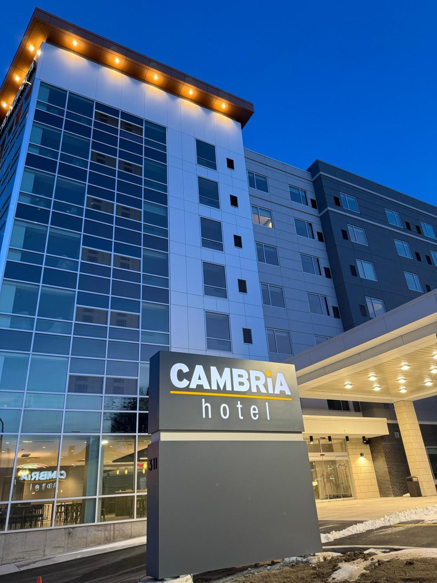 Cambria Niagara Falls